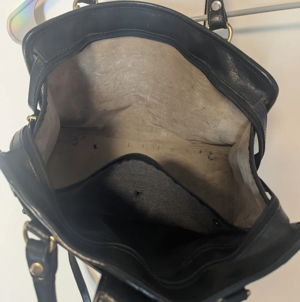 Vintage Brahmin Black Leather Crocodile-Embossed Handbag With Strap - Picture 6 of 11